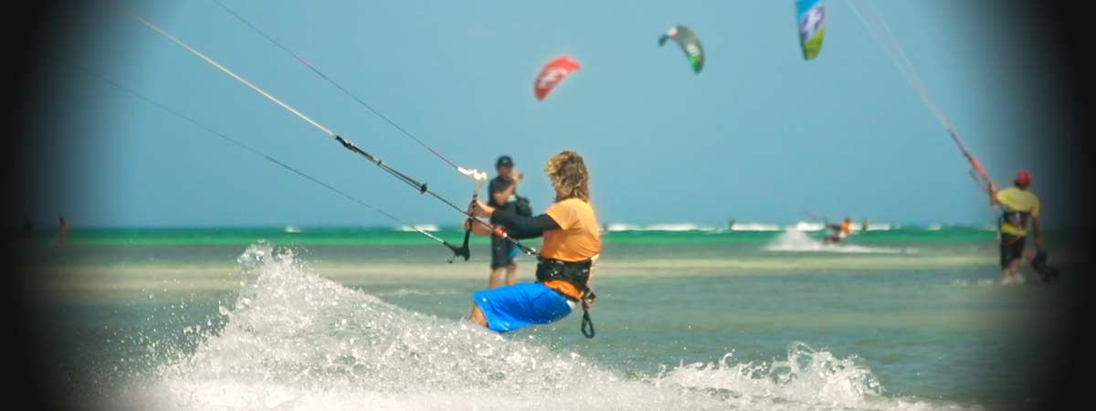 kiters a la martinique sur le spot de pointe faula